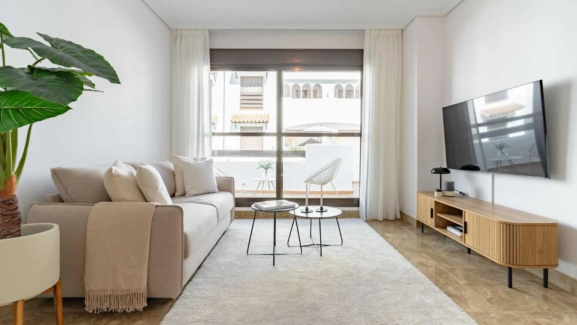 Holiday home Charmant Appartement Met Groot Terras In Estepona