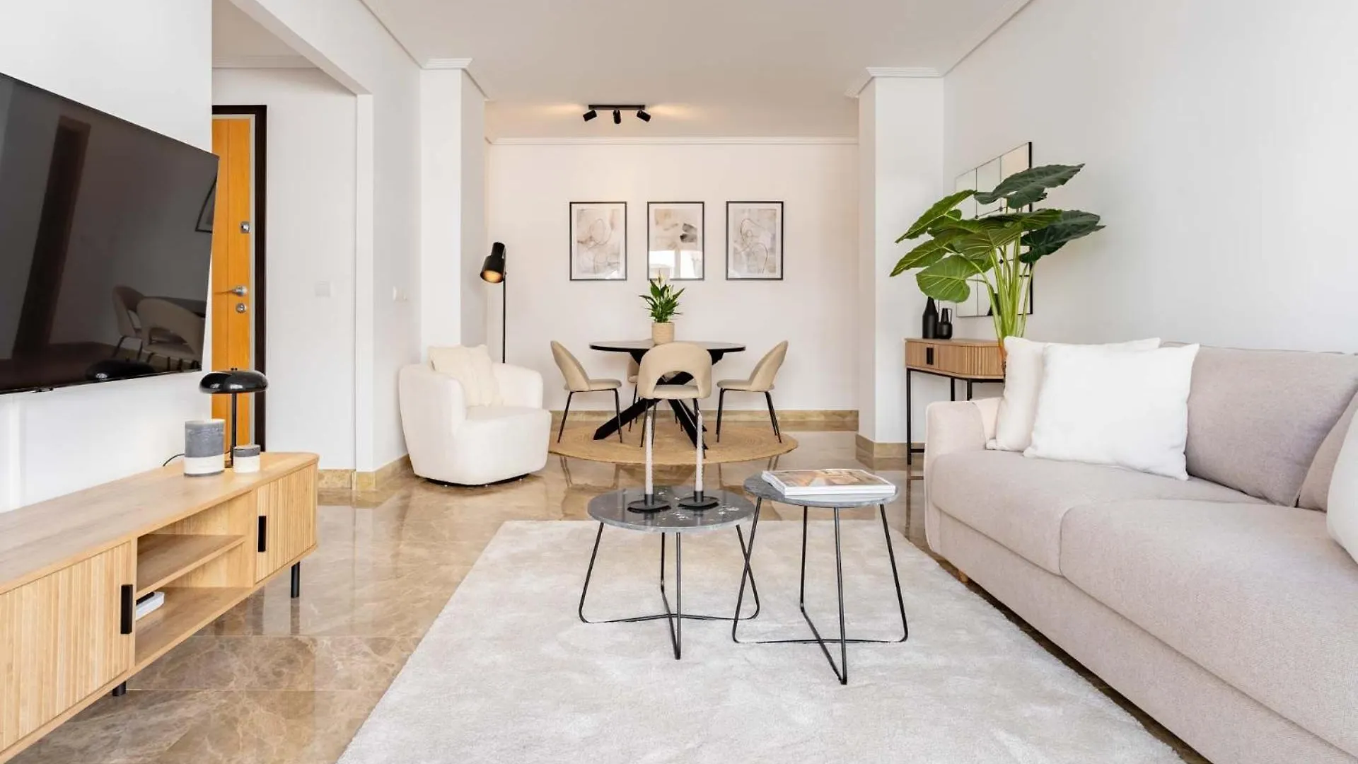 Holiday home Charmant Appartement Met Groot Terras In Estepona