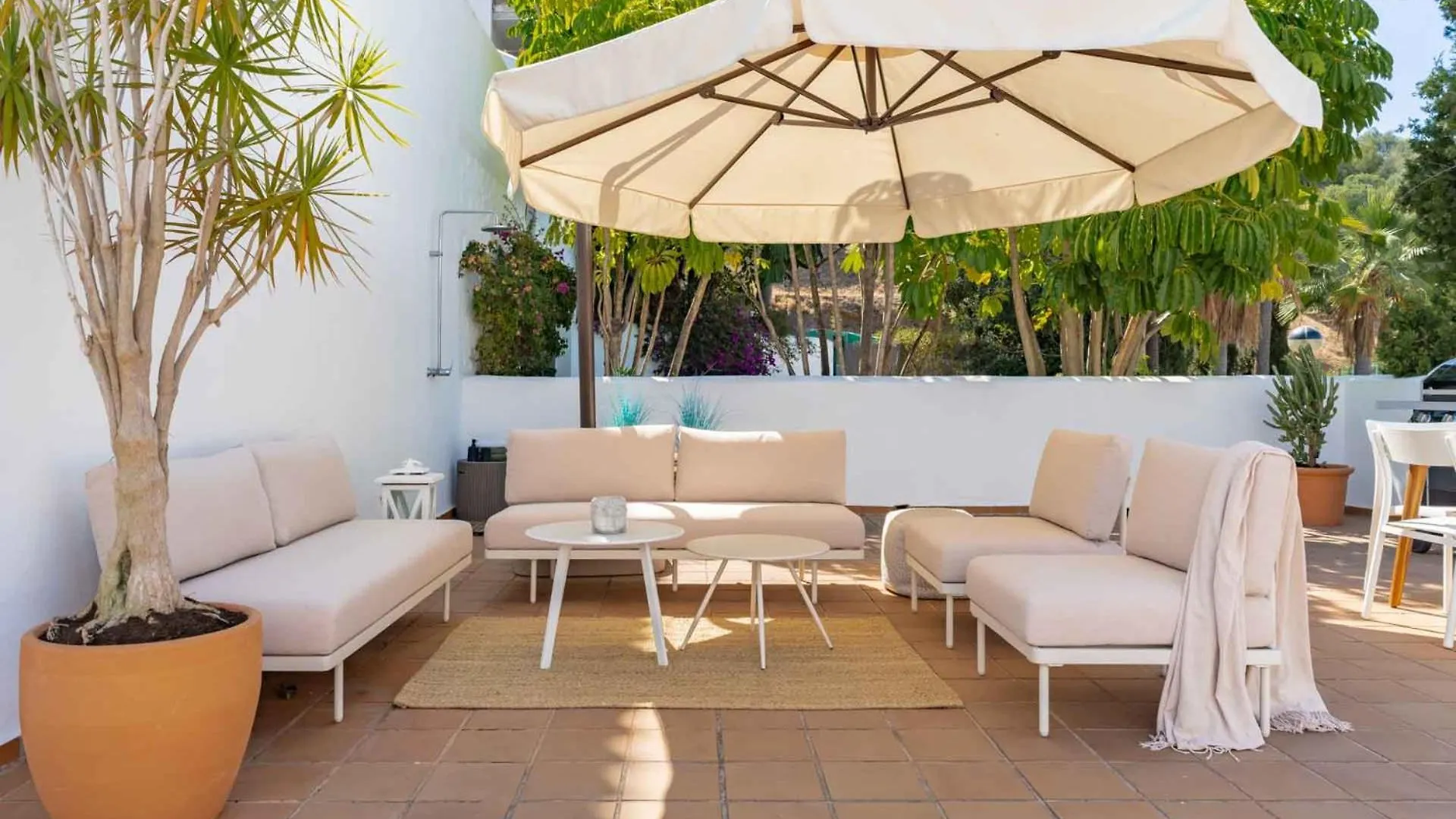 Charmant Appartement Met Groot Terras In Estepona Spain