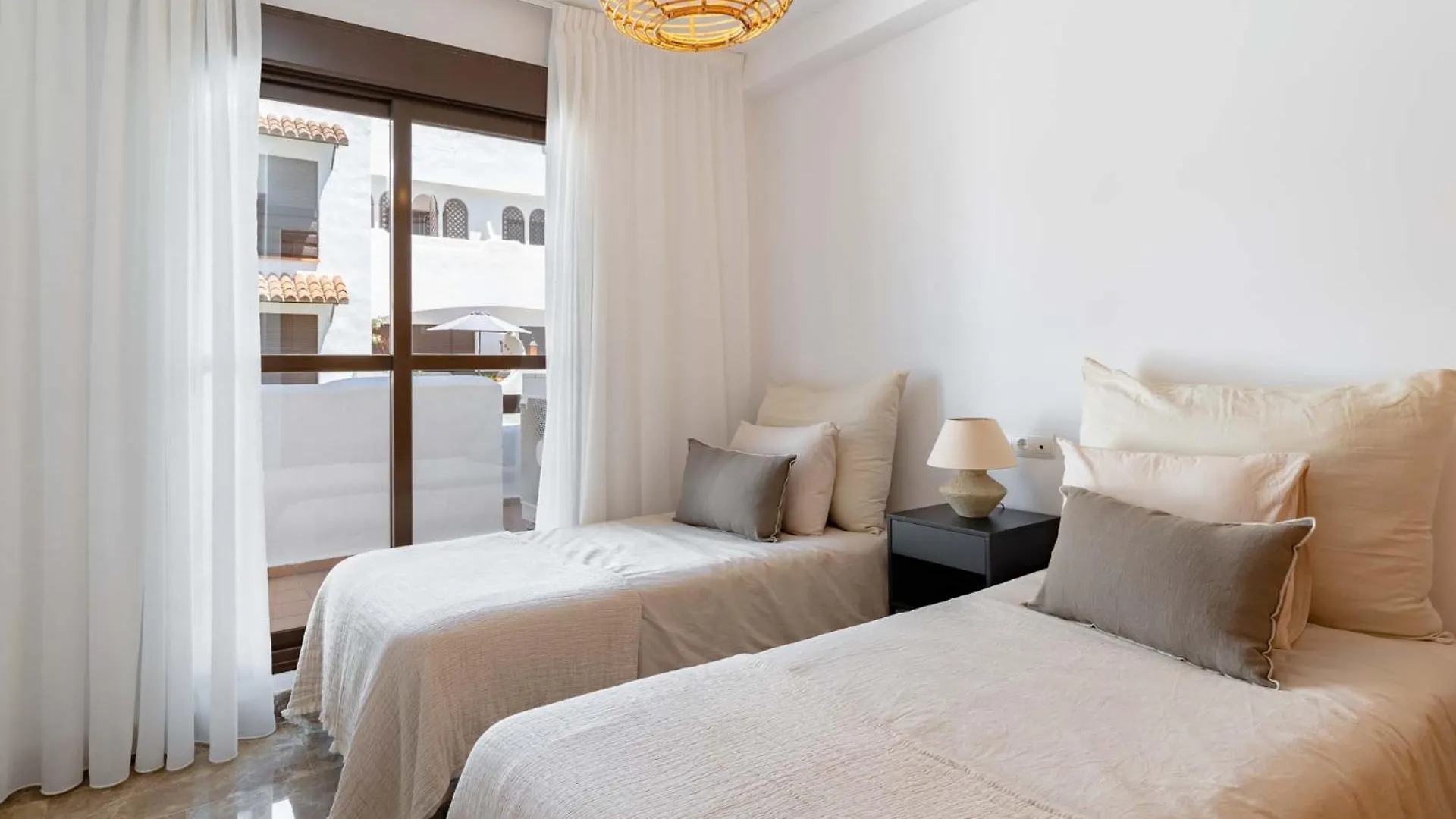 Charmant Appartement Met Groot Terras In Estepona Spain