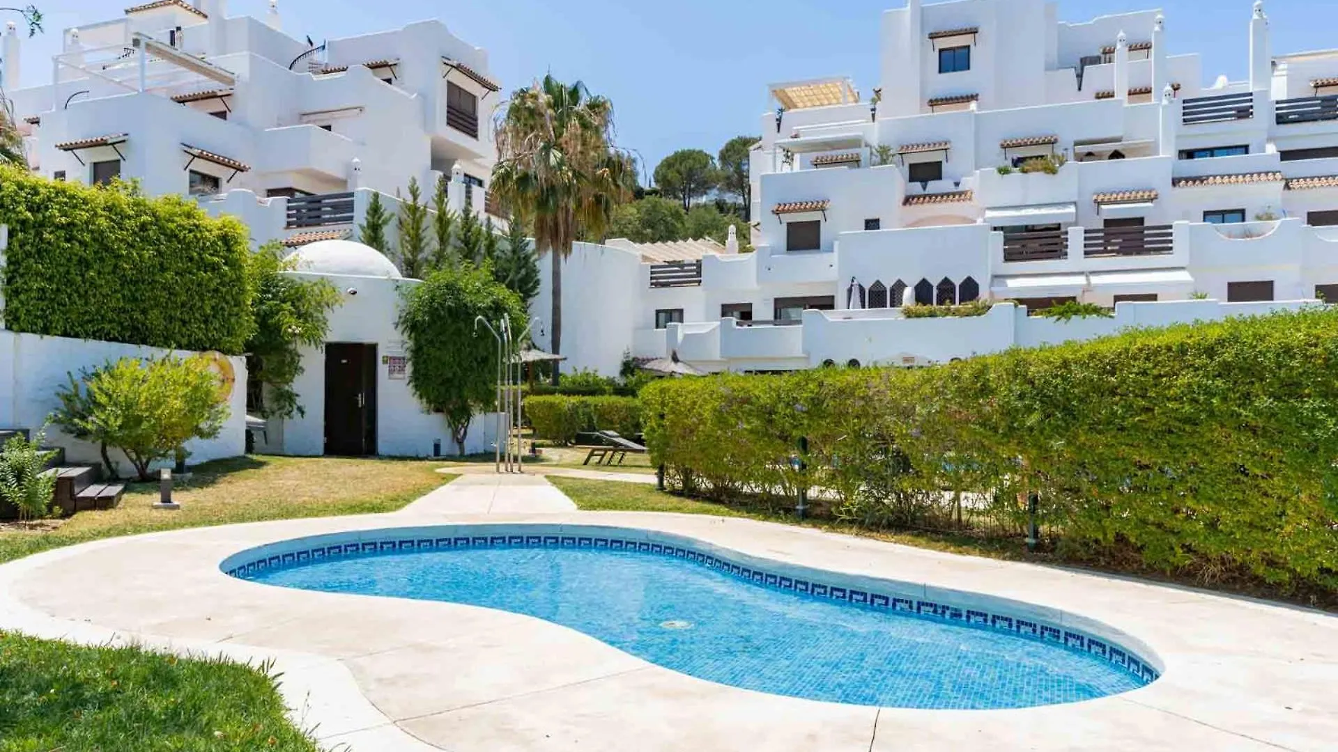 Charmant Appartement Met Groot Terras In Estepona