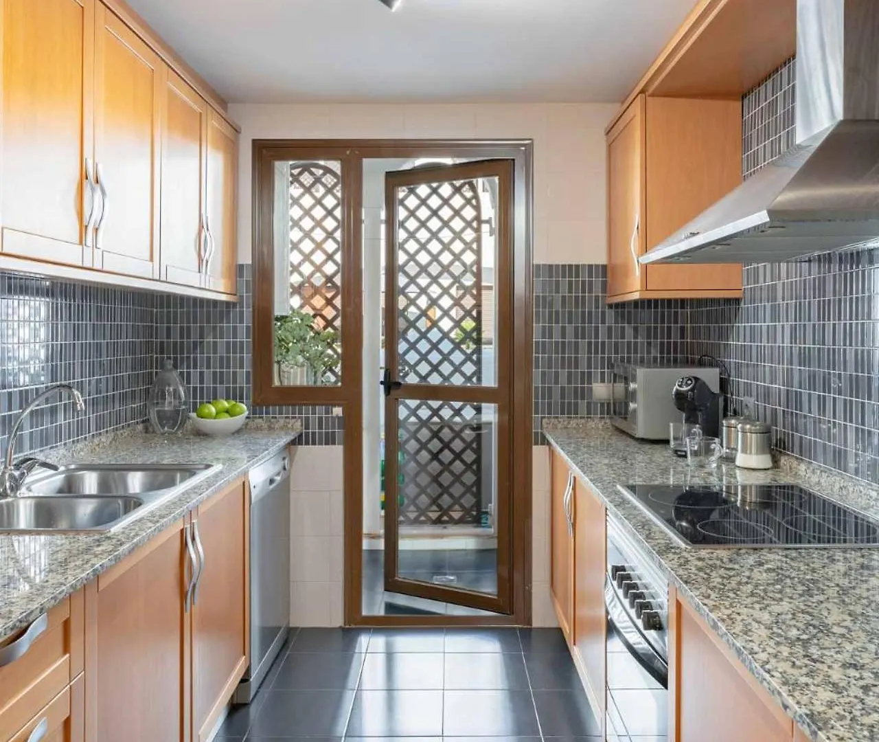 Holiday home Charmant Appartement Met Groot Terras In Estepona