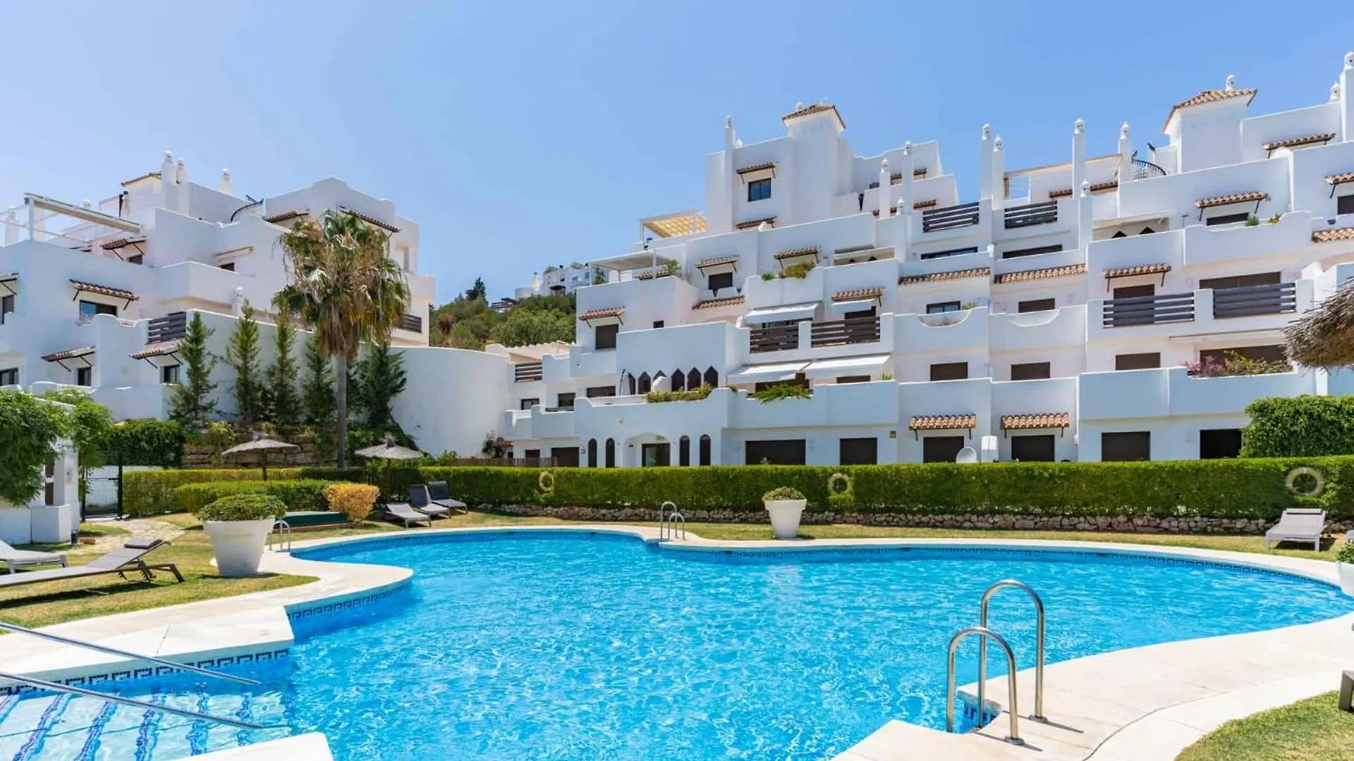 Charmant Appartement Met Groot Terras In Estepona